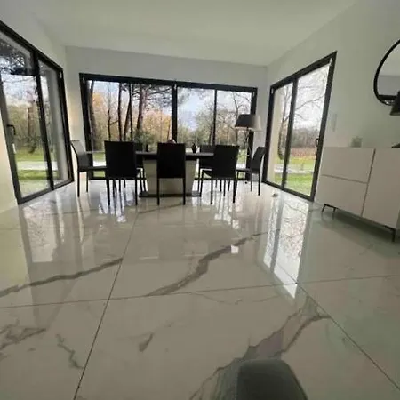 Ariana Luxury With Heated Pool