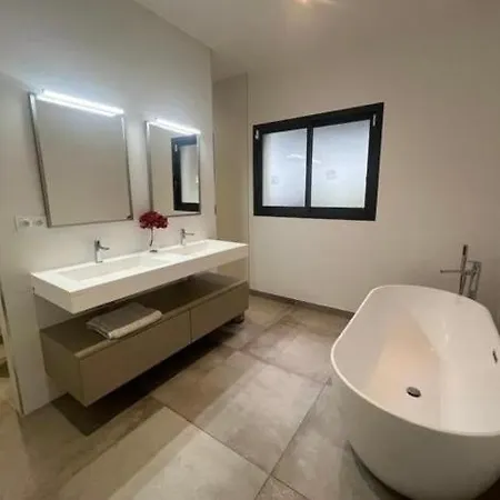 酒店 Ariana Luxury With Heated Pool *